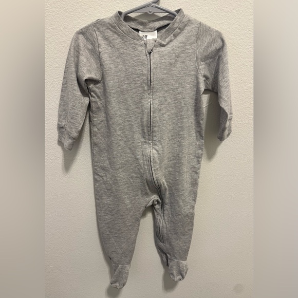 🛍️any 4 items for $16🛍️ Gray Kids One Piece by H&M - Picture 1 of 2
